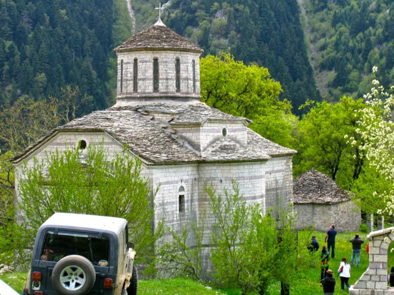 The aesthetic forest of Rona and the mansions of Metsovo