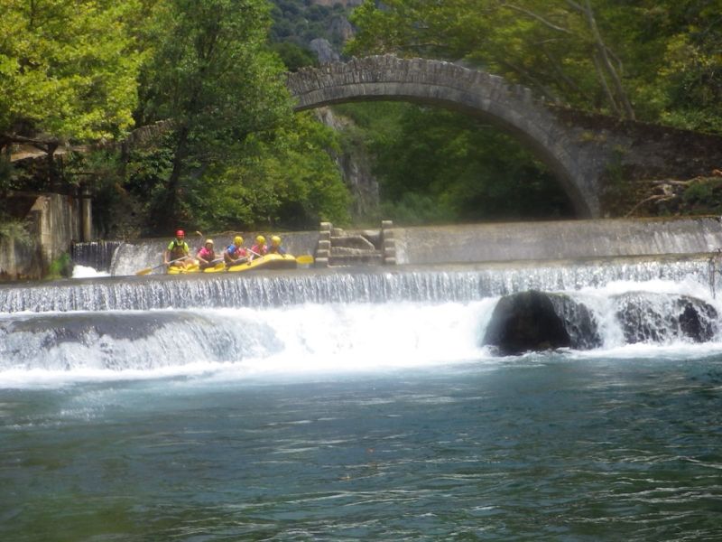 Right in the heart of the National Park of Vikos -Aoos, the crystal clear waters of the River Voidomatis offer unique opportunities to actively enjoy nature!